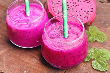 Dragon meyve suyu smoothies