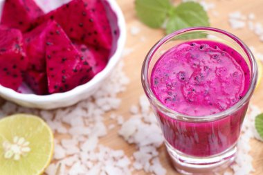 Dragon meyve suyu smoothies