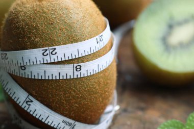 kivi yaprakları ile