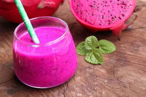 Dragon meyve suyu smoothies