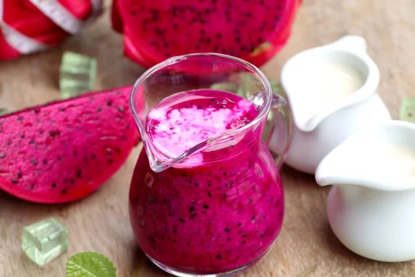 Batidos de leche de fruta de dragón — Foto de Stock