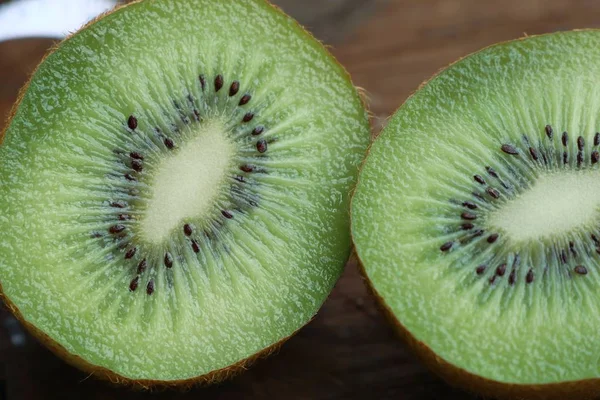 Kiwi fruit with leaves — Stock Photo, Image