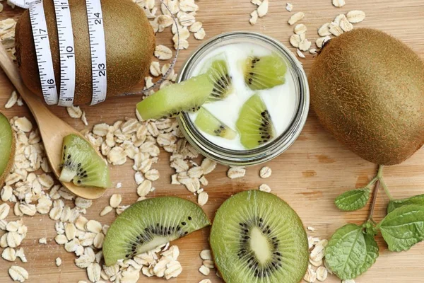 Kiwi con yogur de batido — Foto de Stock