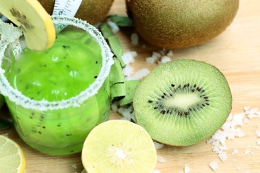 kivi suyu güler yüzlü ile 