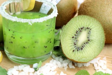 kivi suyu güler yüzlü ile 