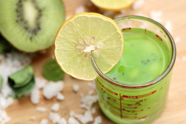 kivi suyu güler yüzlü ile 