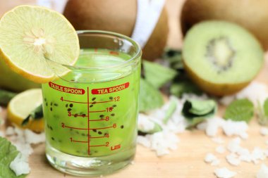 kivi suyu güler yüzlü ile 