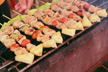 Bar-BQ veya barbekü ızgara et