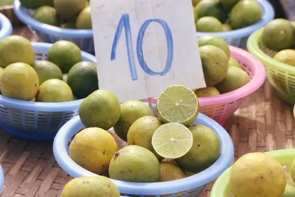 Citron på marknaden — Stockfoto