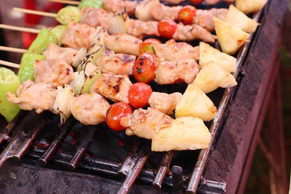 Bar-BQ veya barbekü ızgara et