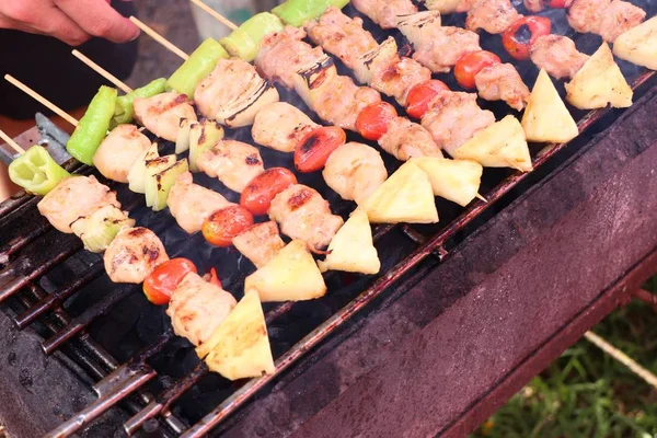 Bar-BQ veya barbekü ızgara et