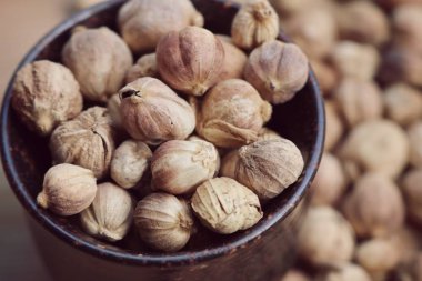 yığın kakule ot baharatlı