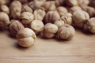 yığın kakule ot baharatlı