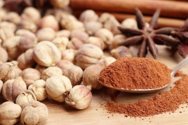 yığın kakule ot baharatlı