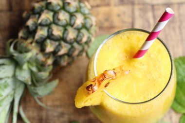 taze ananas smoothies