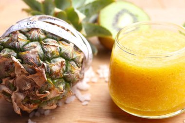 taze ananas smoothies