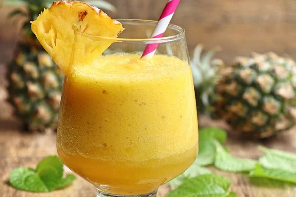 pineapple smoothies with fresh