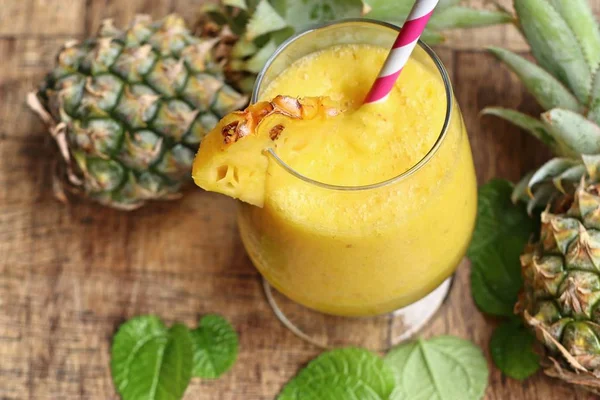 pineapple smoothies with fresh