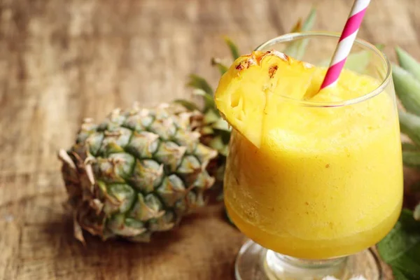 Ananas smoothies met vers — Stockfoto