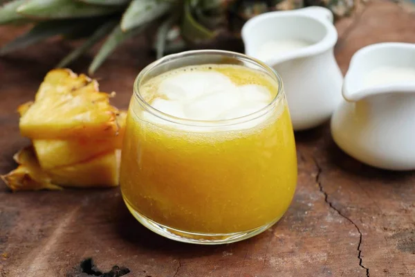 Smoothies ananas au yaourt — Photo