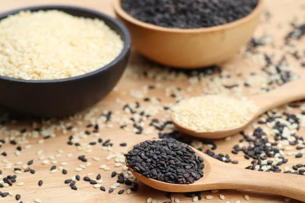 siyah ve beyaz susam tohumları