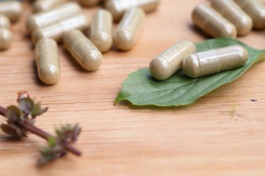 kapsül ile bitkisel fesleğen