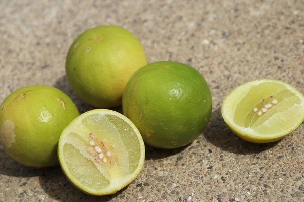 Lemons on near pool — Stock Photo, Image