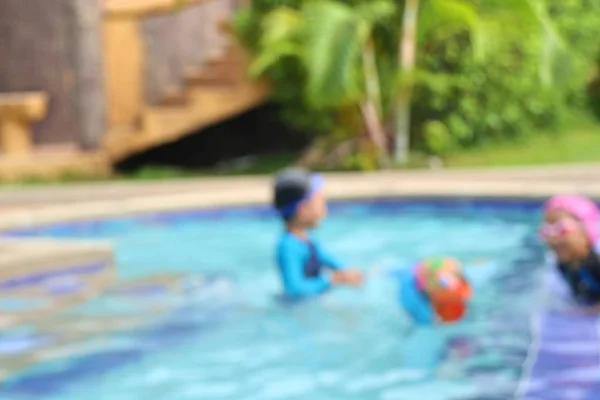 Verschwommenes Kinderschwimmbecken — Stockfoto