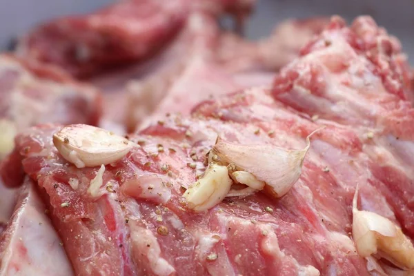 Соус из свиных рёбер — стоковое фото