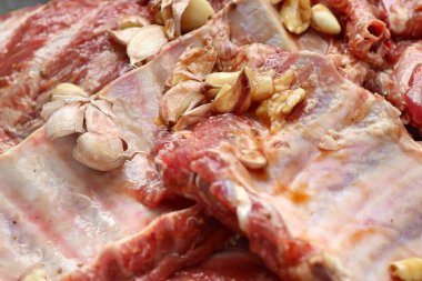 Domuz kaburga sos Marine 