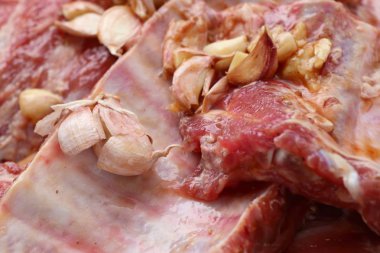 Domuz kaburga sos Marine 