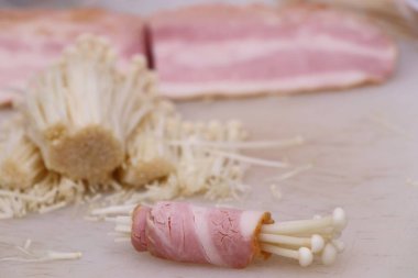 Pastırma rulo mantar ile