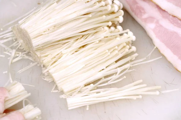 Pastırma rulo mantar ile