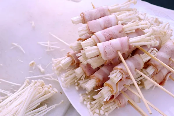 Pastırma rulo mantar ile