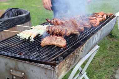 Barbekü ızgara domuz kaburga