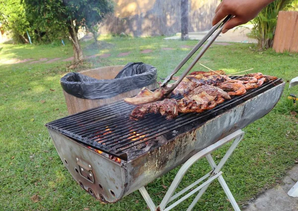 Côtes de porc sur barbecue grill — Photo