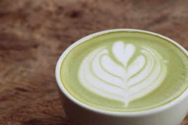 ekmek ile sıcak yeşil çay