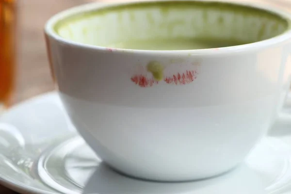 Warme groene thee met melk — Stockfoto