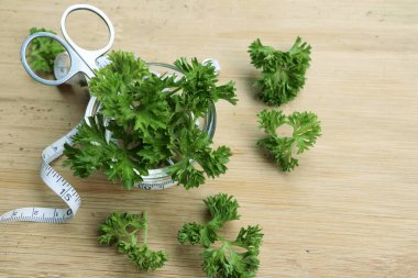 Maydanoz yaprakları ile taze