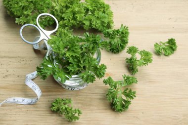 Maydanoz yaprakları ile taze