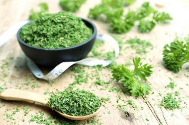 Kuru ot maydanoz yaprakları