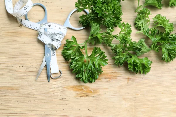 Maydanoz yaprakları ile taze