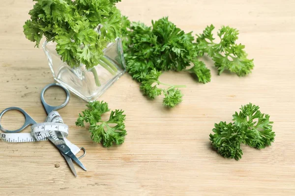 Maydanoz yaprakları ile taze