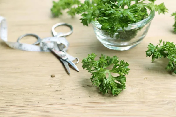 Maydanoz yaprakları ile taze