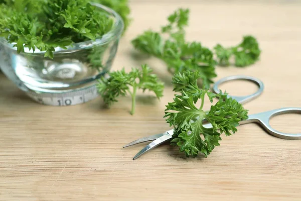 Maydanoz yaprakları ile taze