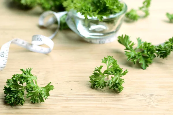 Maydanoz yaprakları ile taze