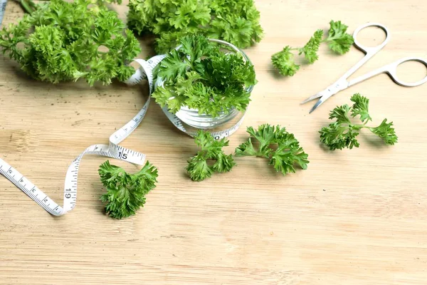 Maydanoz yaprakları ile taze