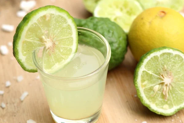 Kaffir Limette und Zitrone — Stockfoto