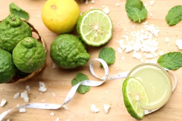 Güney Afrika'da bir kabile kireç ve limon