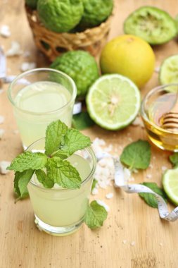 Güney Afrika'da bir kabile kireç ve limon